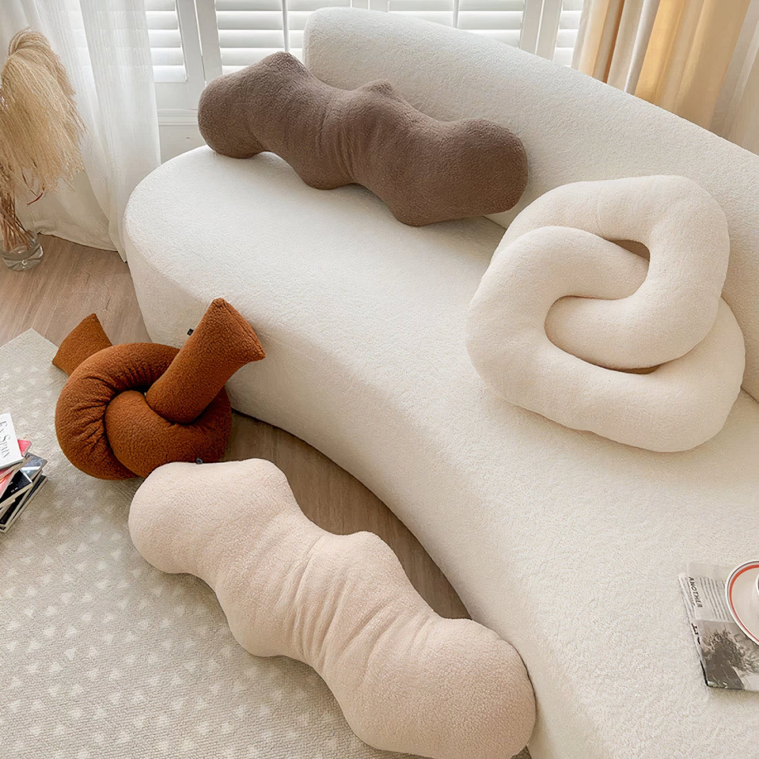 Nó Bouclé Throw Pillow