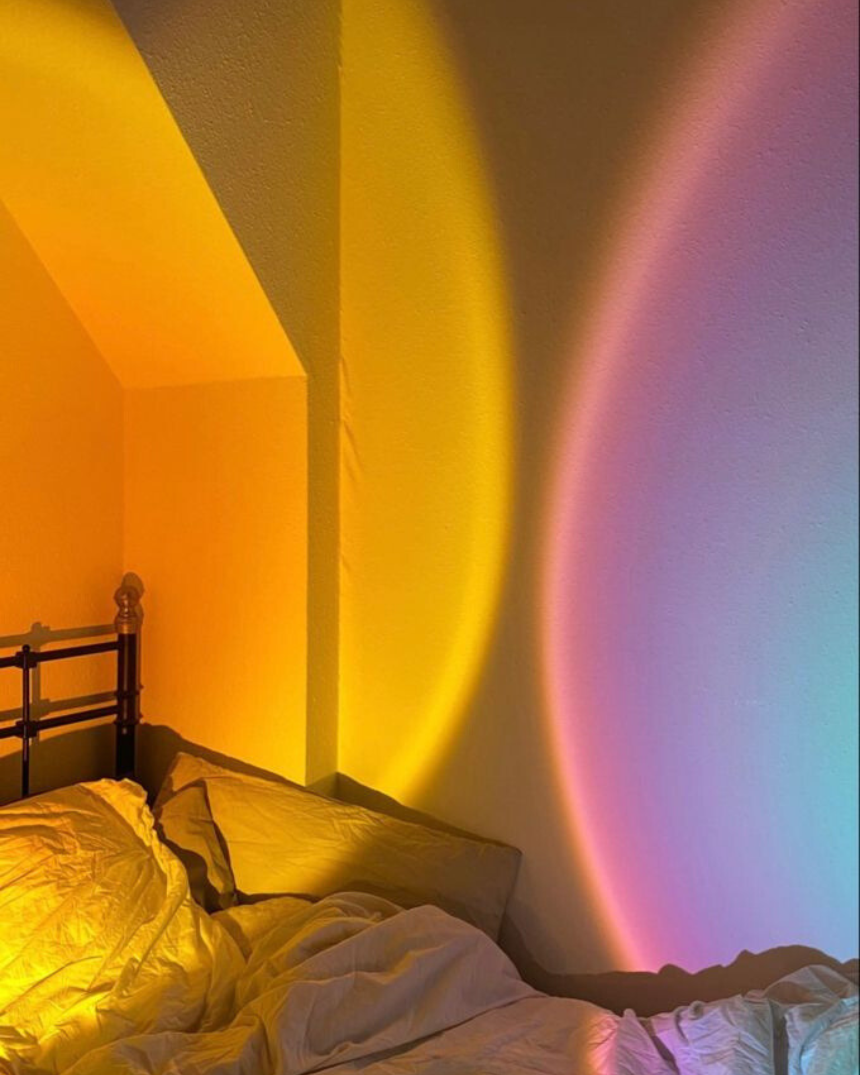 Aura Smart Projector