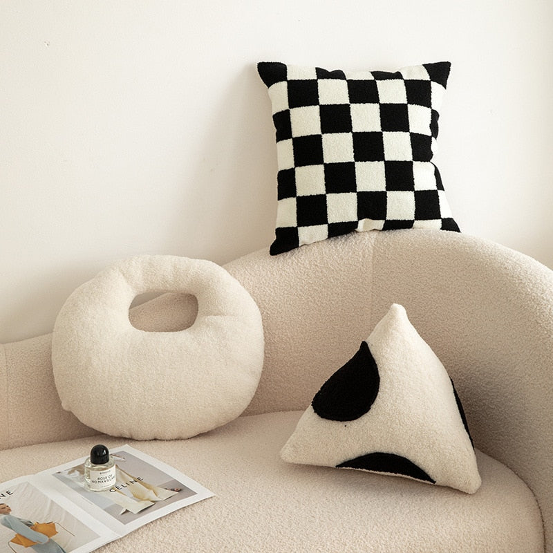 Pirâmide Bouclé Throw Pillow