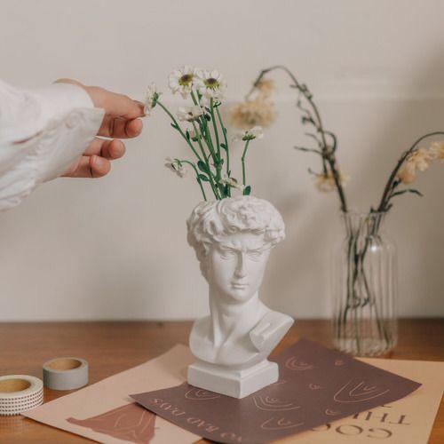 David Sculpture Stand