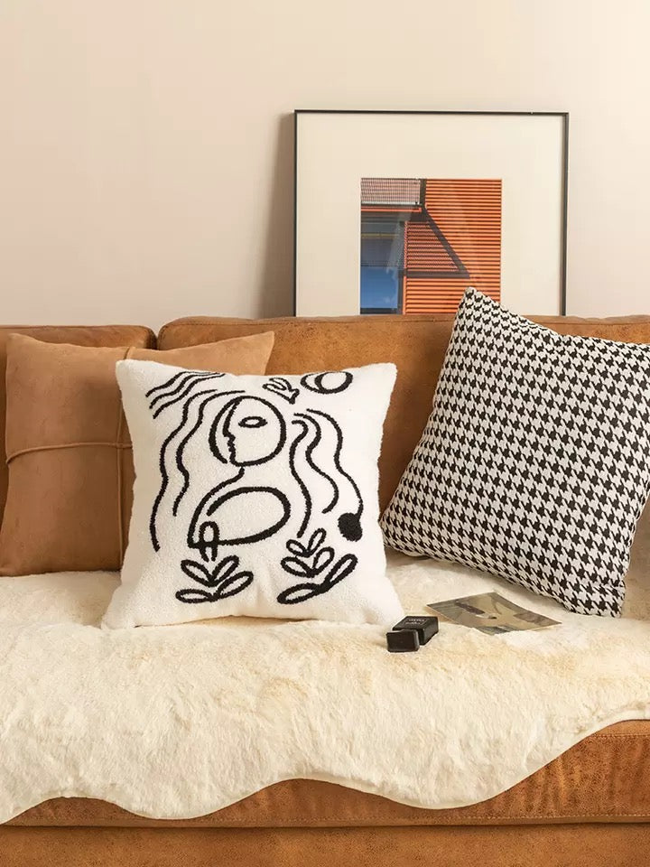 Circle Bouclé Throw Pillow